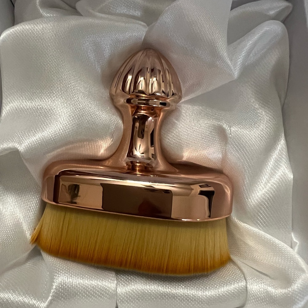 Makeup brush - Picture 1 of 2